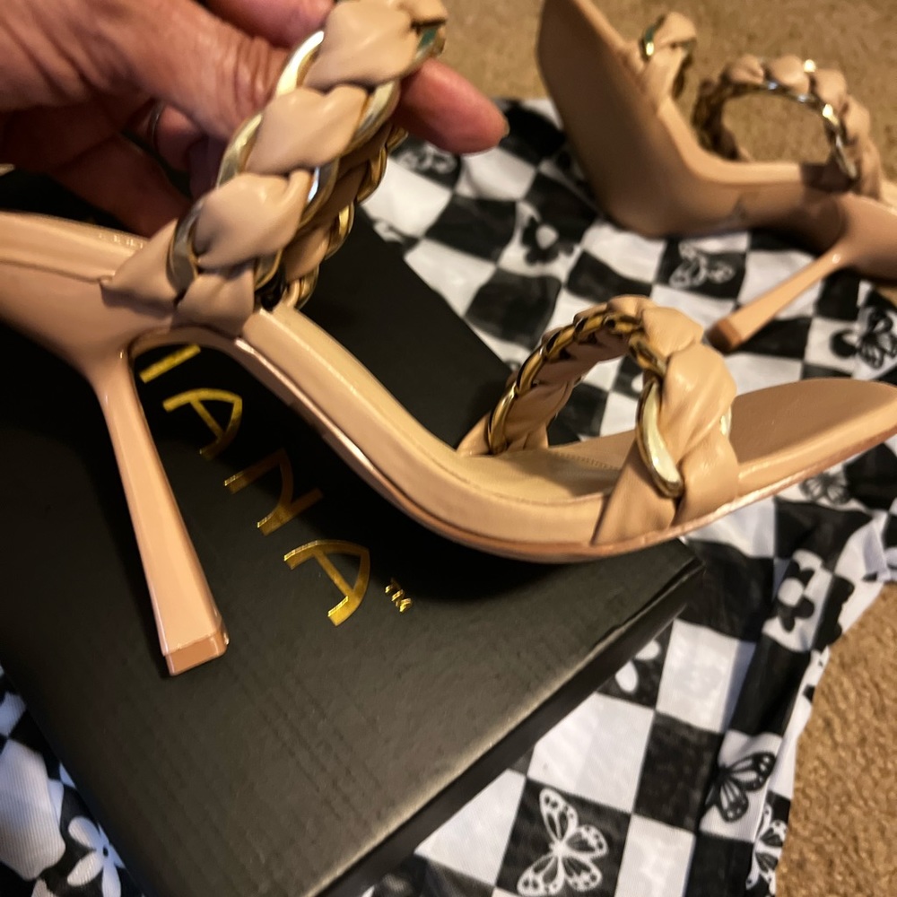 Size 6 beautiful Brand new comfortable heels